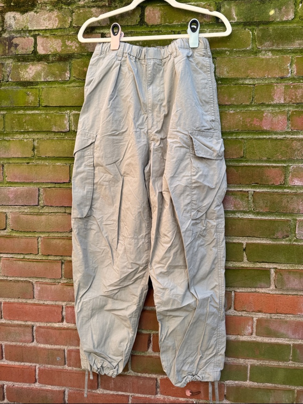Uniqlo Men's Cargo Pants in Light Khaki